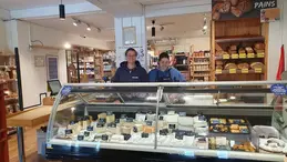 144-biocoop-sisteron-magasin-alimentation-bio-service-traditionnel-fromage-frais-equipe.webp